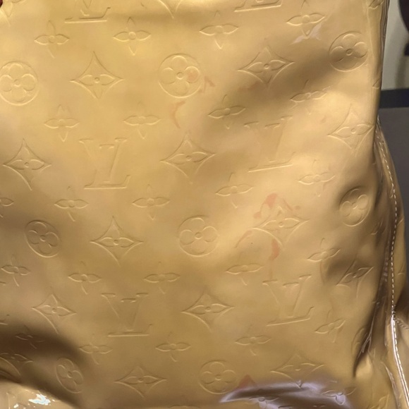 Authentic Louis Vuitton Monogram Vernis Reade MM Tote Bag - Picture 5 of 13